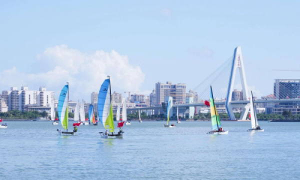 浪花飞溅千帆竞渡 2025“海口杯”帆船赛开赛起航